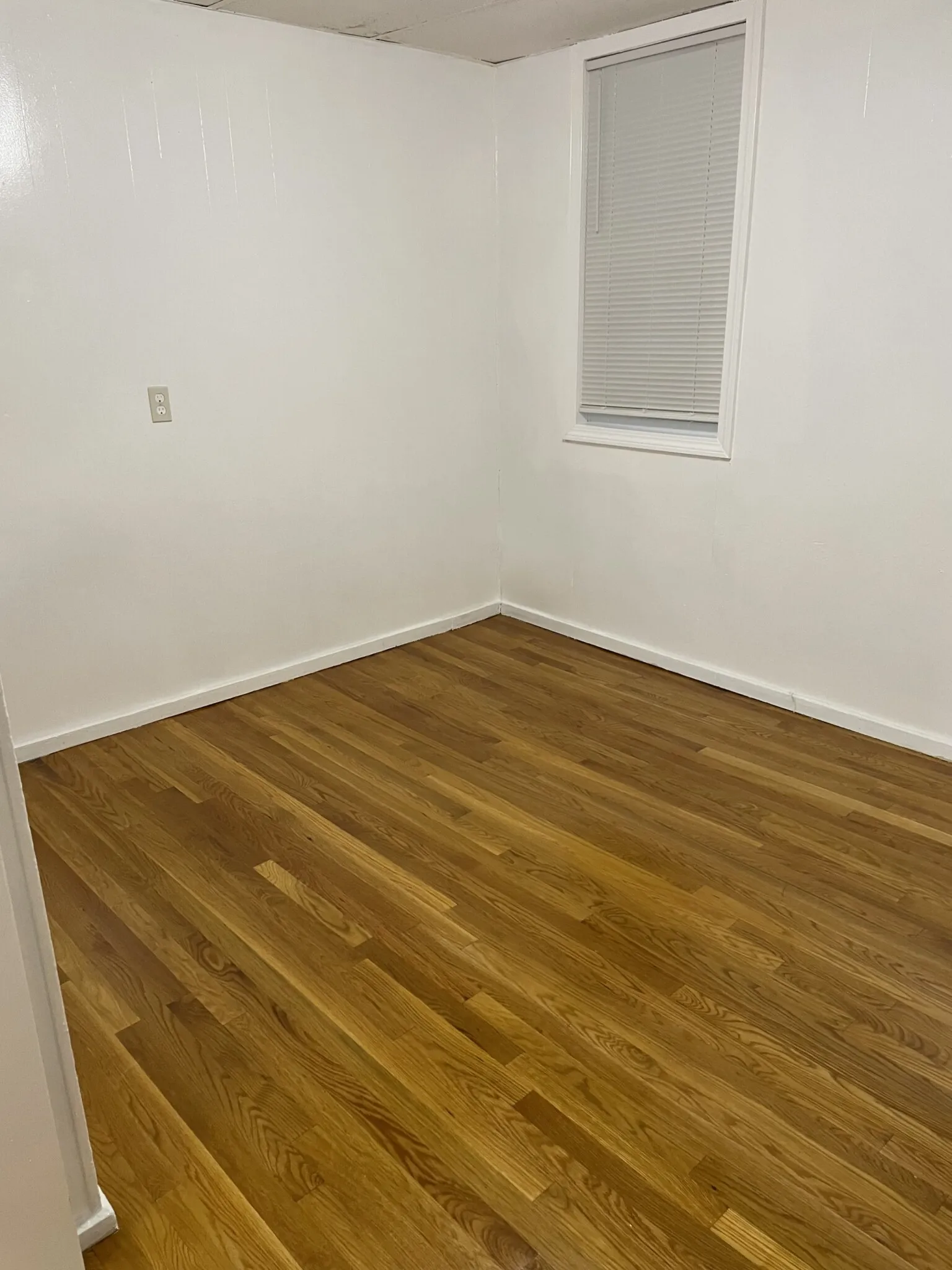 3 bed, 1 bath apartment for rent at 14 Boston St Unit 1, South Boston — photo 4 of 10