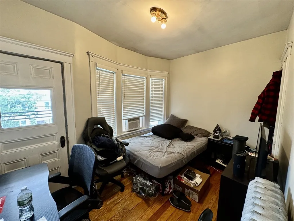 5 bed, 2 bath apartment for rent at 14 Bowdoin St Unit 2, Tufts University — photo 29 of 38