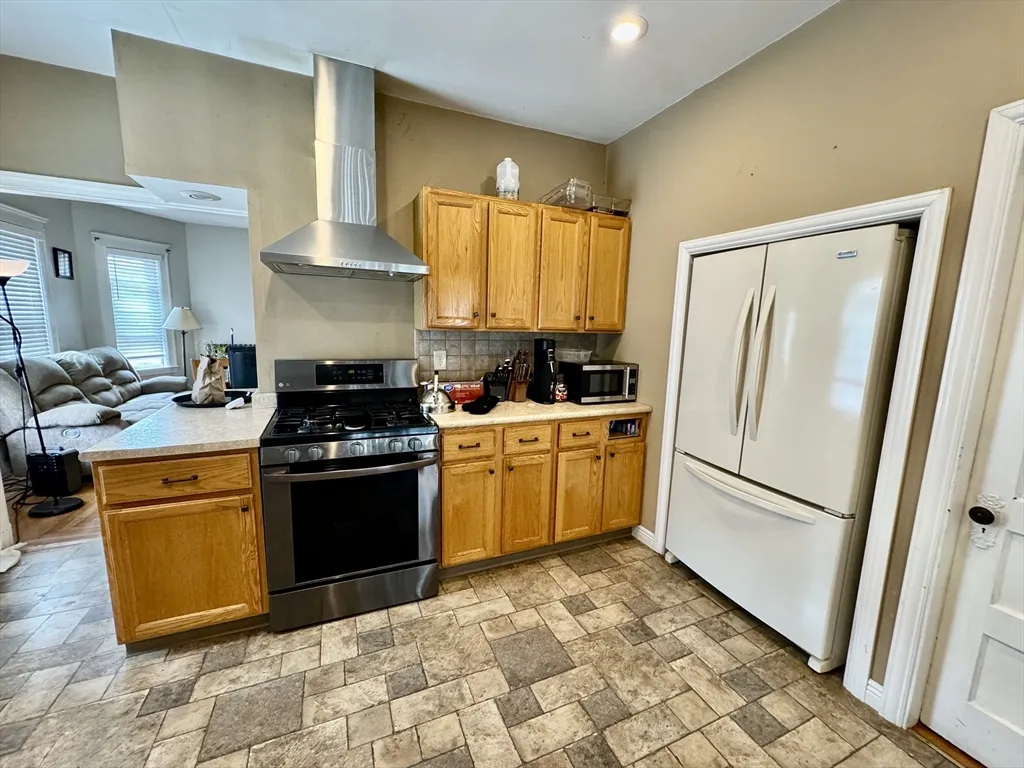 5 bed, 2 bath apartment for rent at 14 Bowdoin St Unit 2, Tufts University — photo 33 of 38