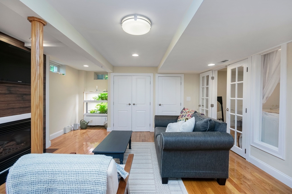 5 bed, 3 bath apartment for rent at 14 Brattle Ln, Arlington — photo 30 of 32