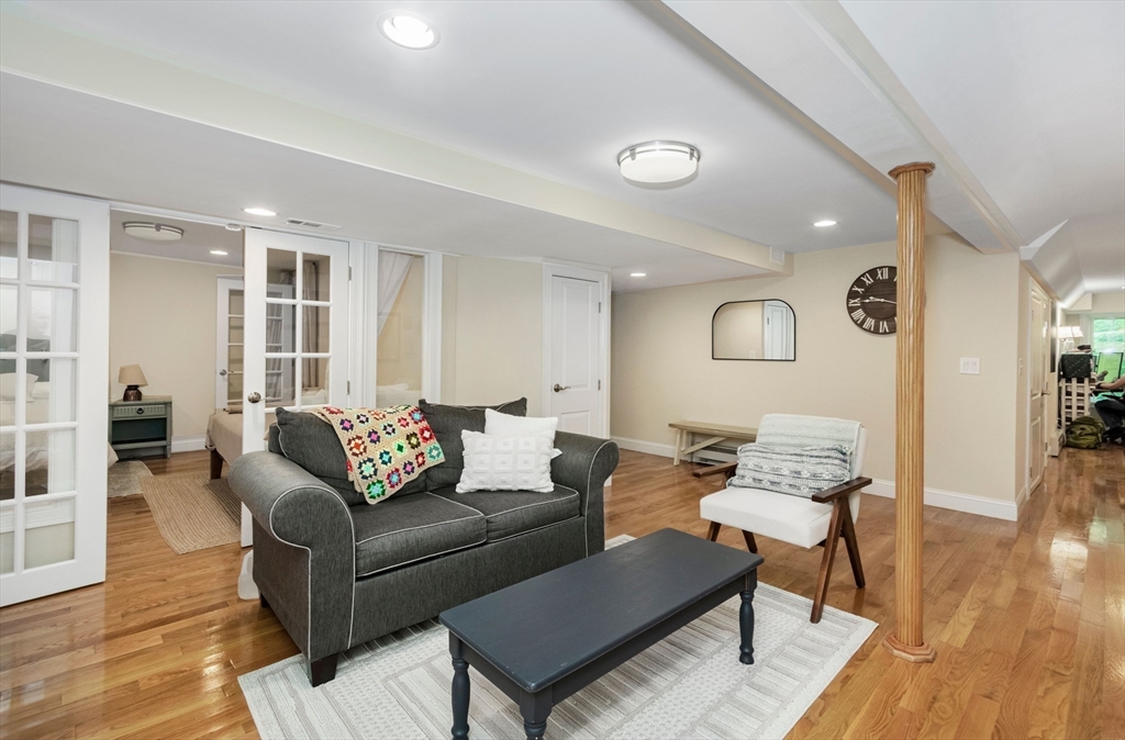 5 bed, 3 bath apartment for rent at 14 Brattle Ln, Arlington — photo 31 of 32