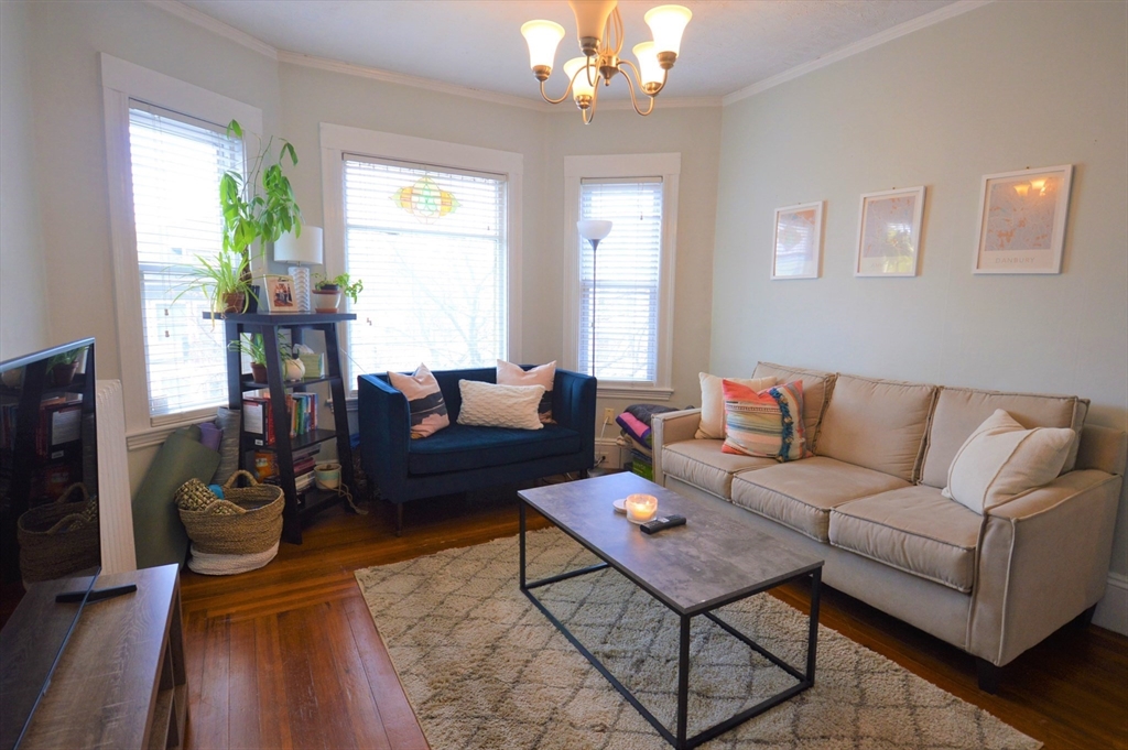 3 bed, 1 bath apartment for rent at 14 Breck Ave Unit 1, Oak Square — photo 1 of 18