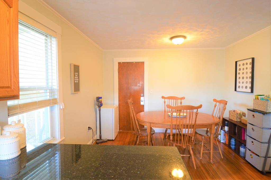 3 bed, 1 bath apartment for rent at 14 Breck Ave Unit 1, Oak Square — photo 5 of 18