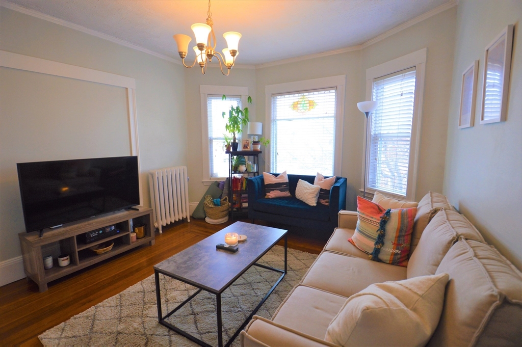 3 bed, 1 bath apartment for rent at 14 Breck Ave Unit 1, Oak Square — photo 2 of 18