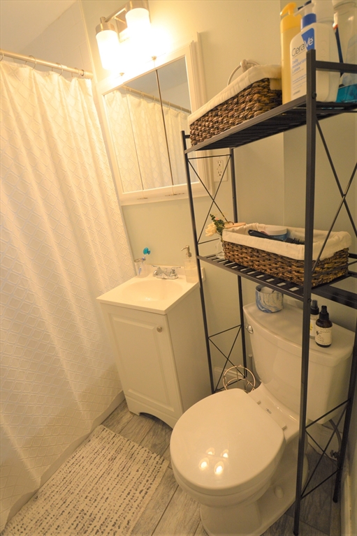 3 bed, 1 bath apartment for rent at 14 Breck Ave Unit 1, Oak Square — photo 16 of 18