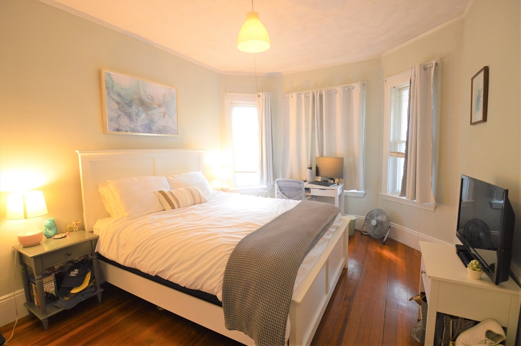3 bed, 1 bath apartment for rent at 14 Breck Ave Unit 1, Oak Square — photo 10 of 18