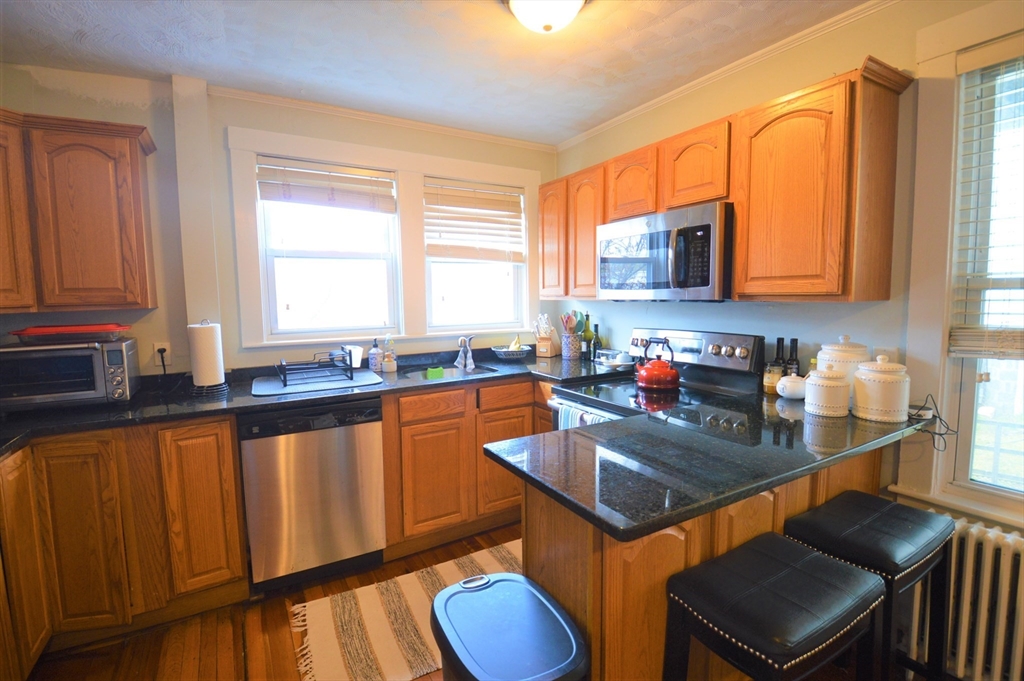 3 bed, 1 bath apartment for rent at 14 Breck Ave Unit 1, Oak Square — photo 4 of 18