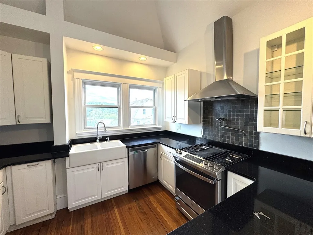 4 bed, 2 bath apartment for rent at 14 Breck Ave Unit 2, Oak Square — photo 2 of 26