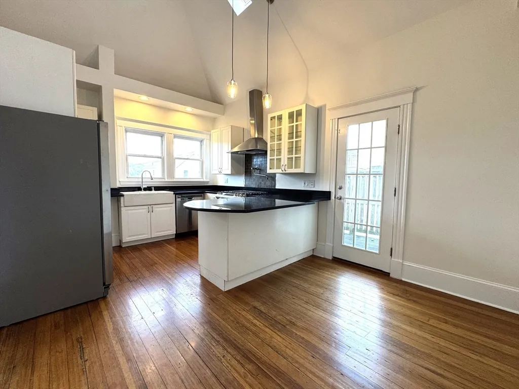 4 bed, 2 bath apartment for rent at 14 Breck Ave Unit 2, Oak Square — photo 3 of 26