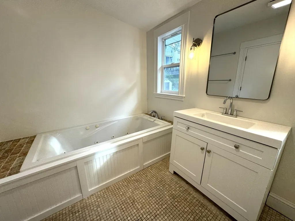 4 bed, 2 bath apartment for rent at 14 Breck Ave Unit 2, Oak Square — photo 22 of 26