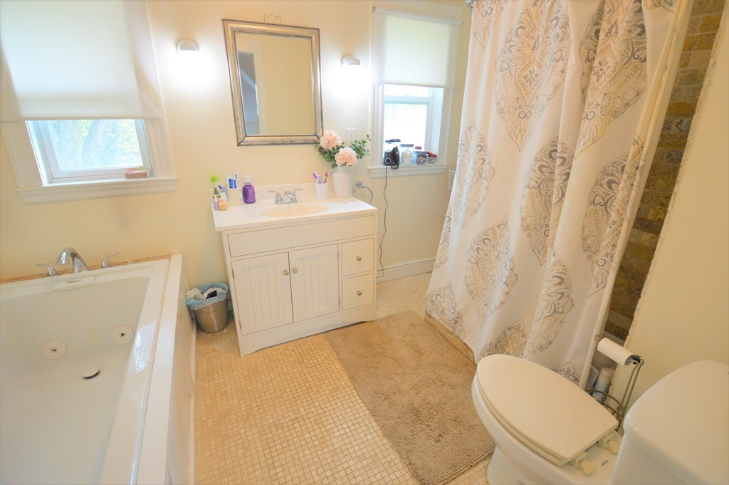 4 bed, 2 bath apartment for rent at 14 Breck Ave Unit 3, Oak Square — photo 19 of 27