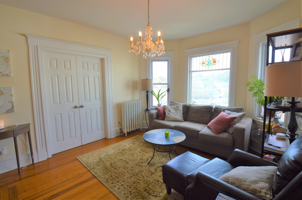 4 bed, 2 bath apartment for rent at 14 Breck Ave Unit 3, Oak Square — photo 2 of 27
