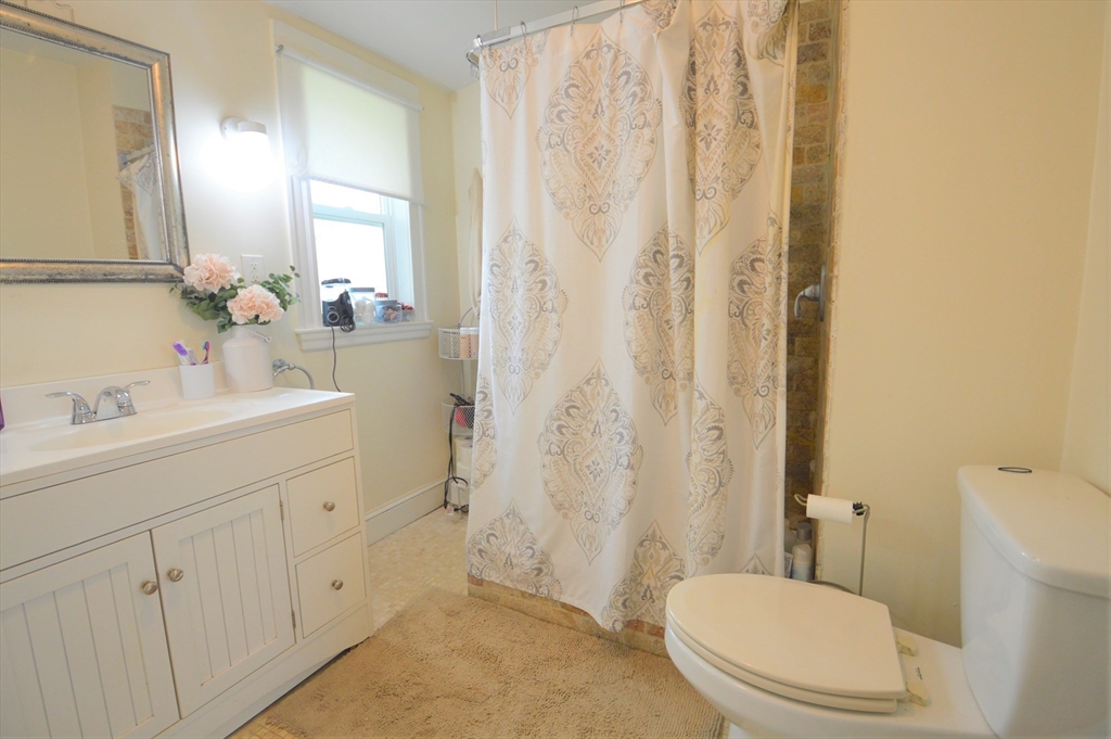 4 bed, 2 bath apartment for rent at 14 Breck Ave Unit 3, Oak Square — photo 20 of 27