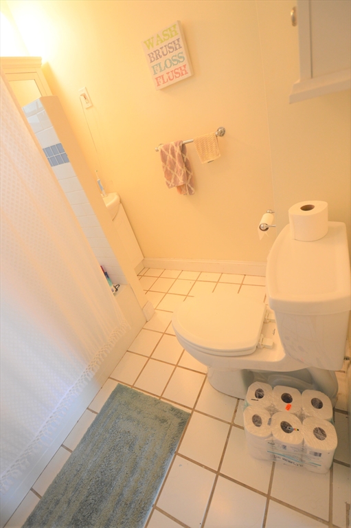 4 bed, 2 bath apartment for rent at 14 Breck Ave Unit 3, Oak Square — photo 22 of 27
