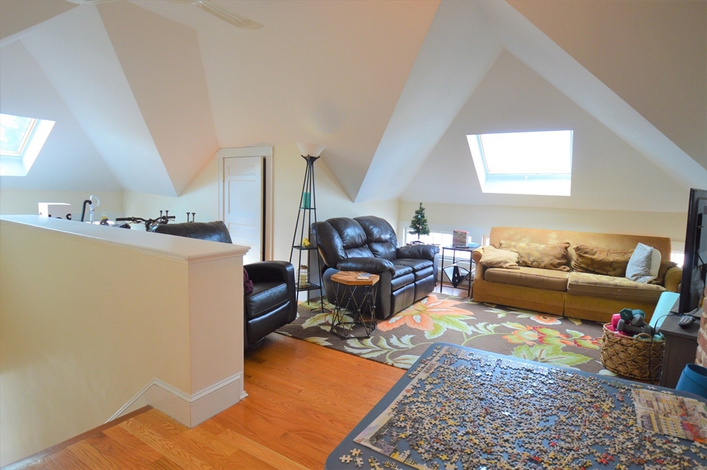 4 bed, 2 bath apartment for rent at 14 Breck Ave Unit 3, Oak Square — photo 6 of 27