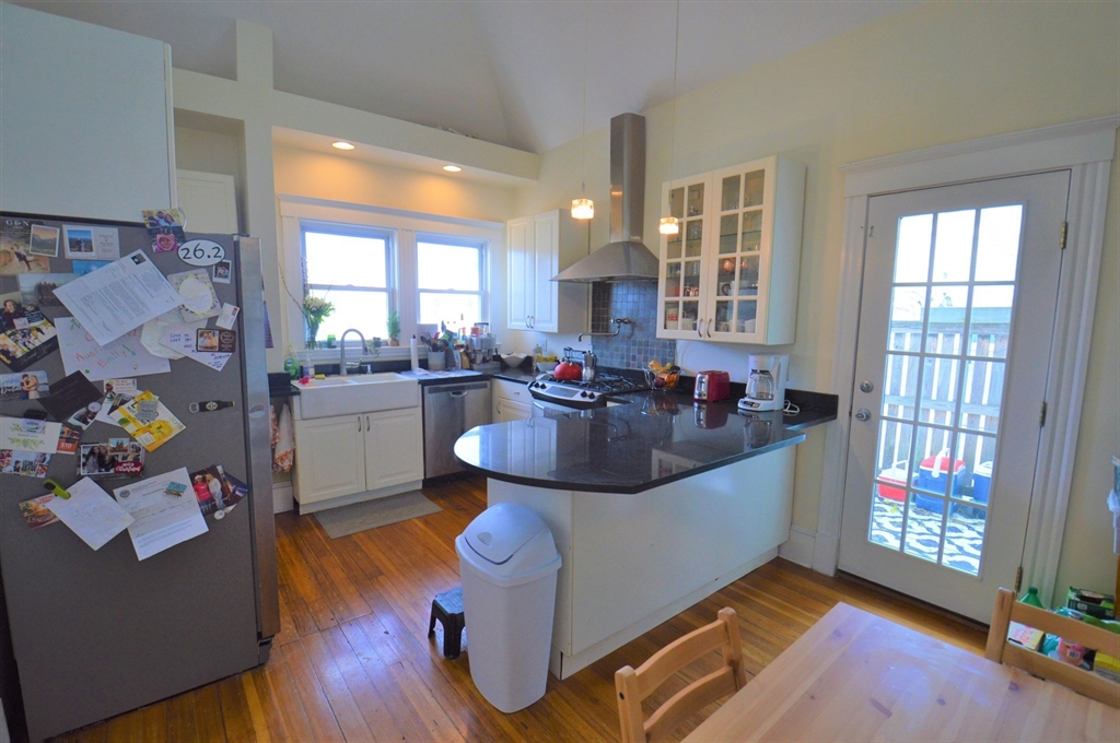 4 bed, 2 bath apartment for rent at 14 Breck Ave Unit 3, Oak Square — photo 3 of 27