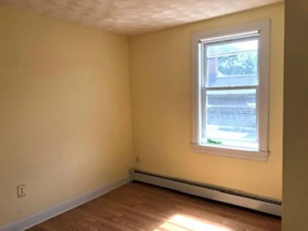 4 bed, 1 bath apartment for rent at 14 Burnside St Unit 1, Lowell — photo 10 of 11