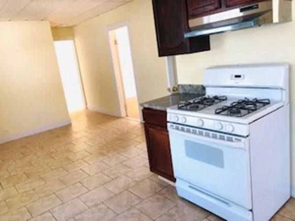 4 bed, 1 bath apartment for rent at 14 Burnside St Unit 1, Lowell — photo 4 of 11