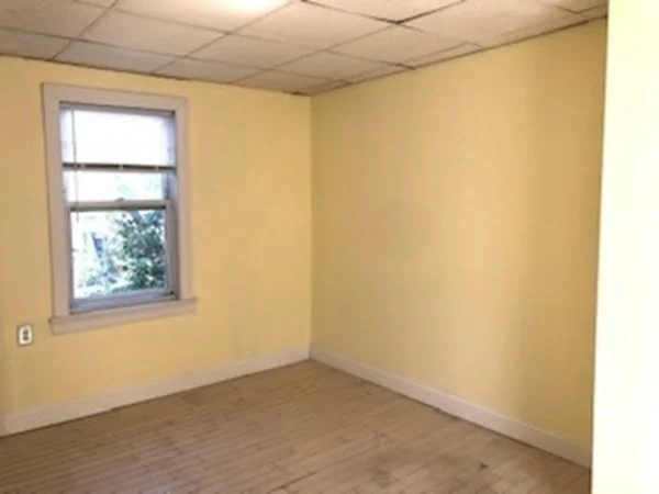 4 bed, 1 bath apartment for rent at 14 Burnside St Unit 1, Lowell — photo 9 of 11