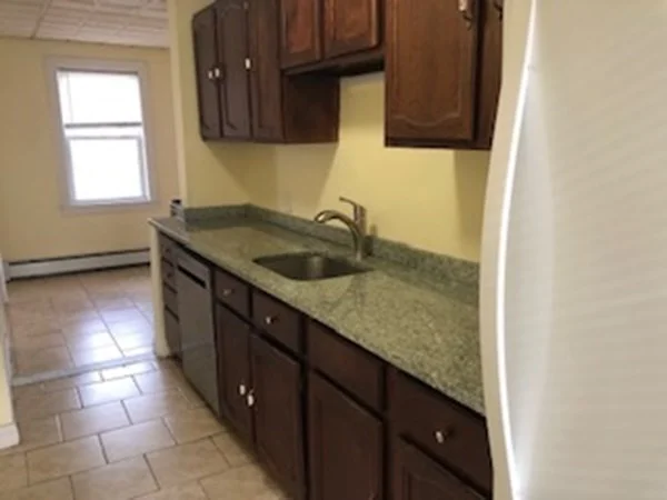 4 bed, 1 bath apartment for rent at 14 Burnside St Unit 2, Lowell — photo 6 of 22