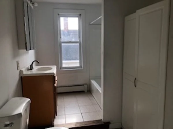 4 bed, 1 bath apartment for rent at 14 Burnside St Unit 2, Lowell — photo 9 of 22