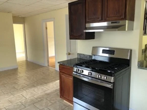 4 bed, 1 bath apartment for rent at 14 Burnside St Unit 2, Lowell — photo 4 of 22
