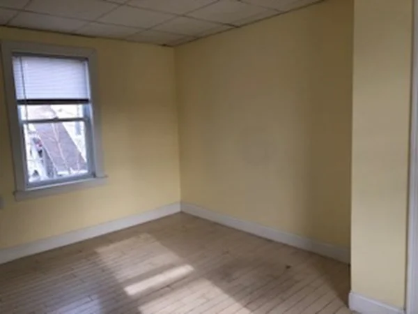 4 bed, 1 bath apartment for rent at 14 Burnside St Unit 2, Lowell — photo 21 of 22