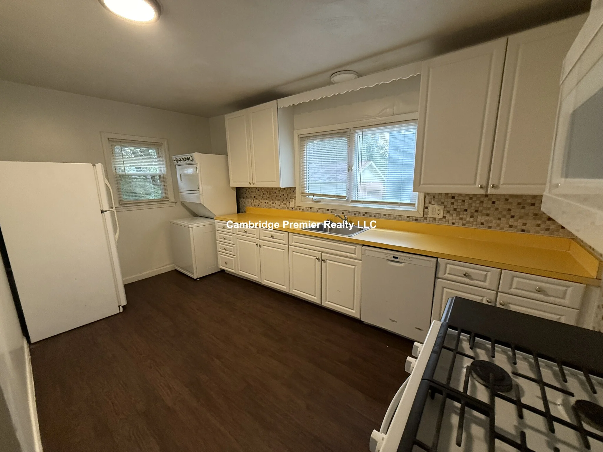 3 bed, 1 bath apartment for rent at 14 Callender St Unit 1, Riverside — photo 1 of 9
