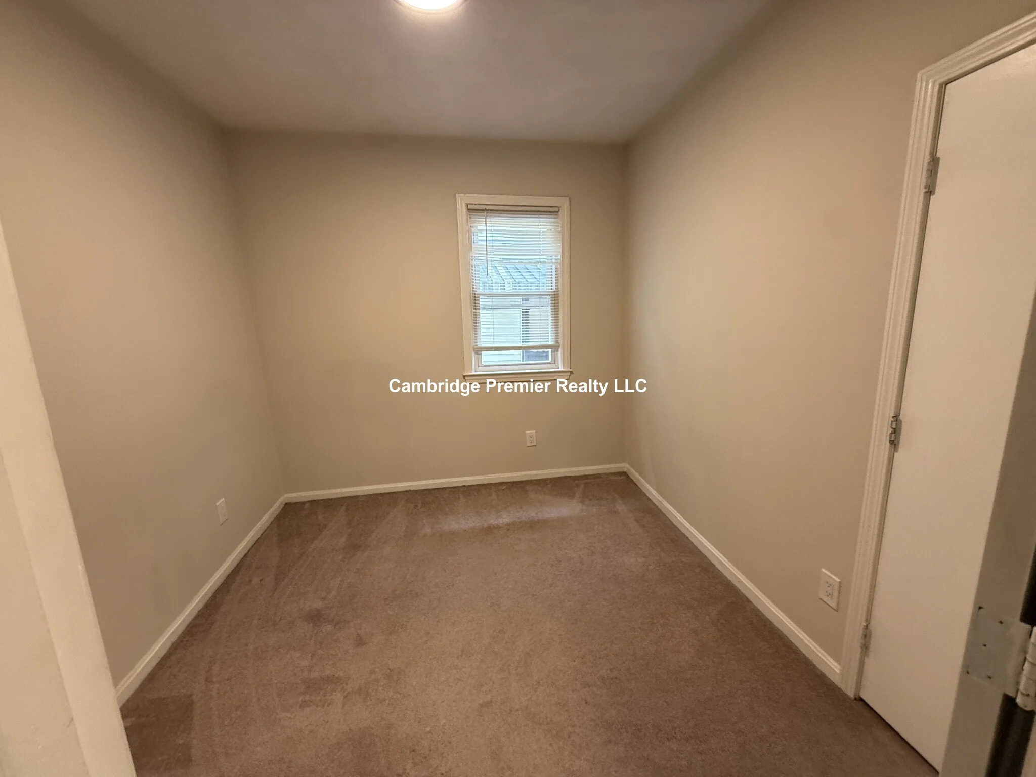 3 bed, 1 bath apartment for rent at 14 Callender St Unit 1, Riverside — photo 5 of 9