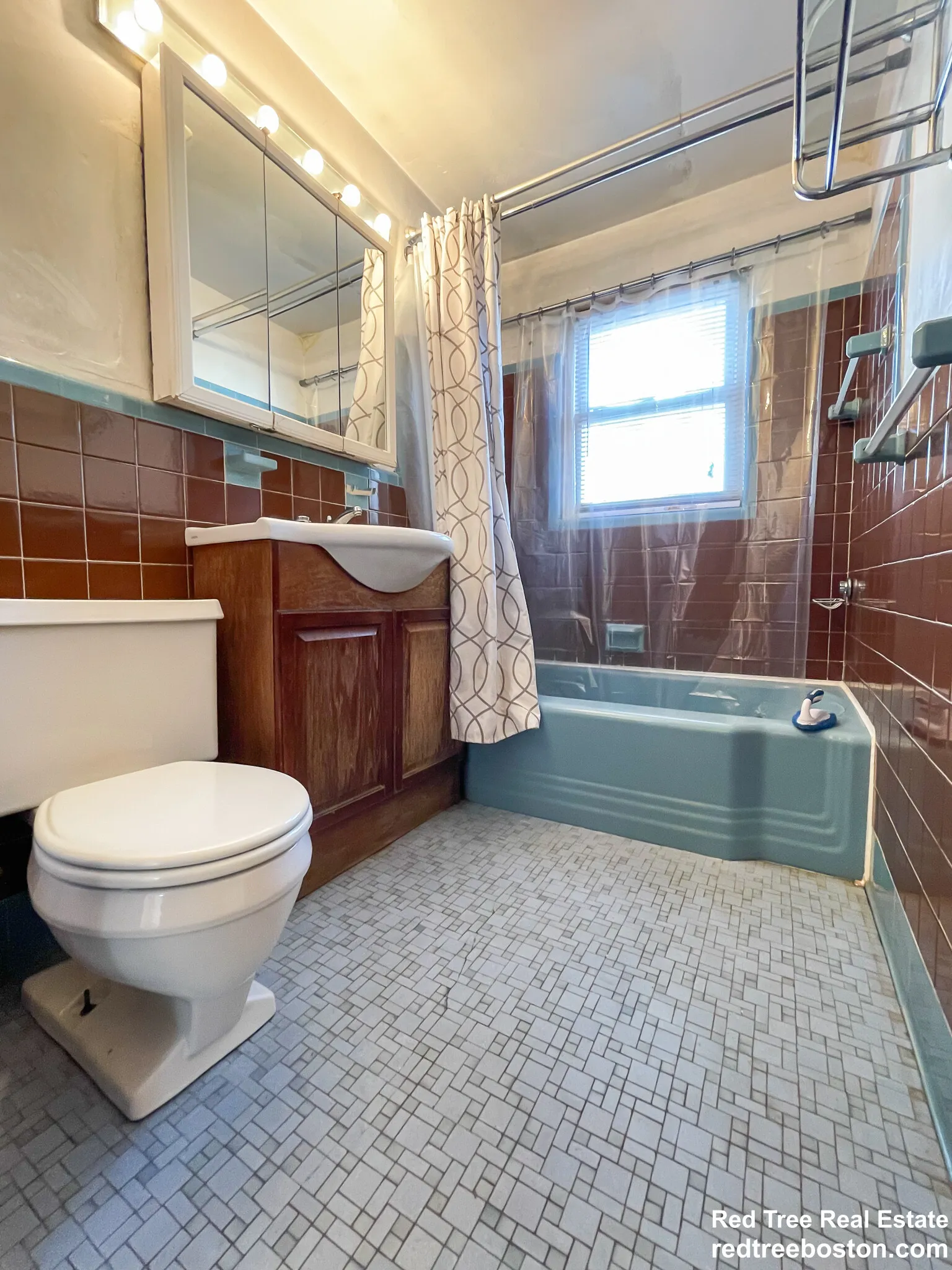 2 bed, 1 bath apartment for rent at 14 Caltha Rd Unit 1, Oak Square — photo 5 of 12
