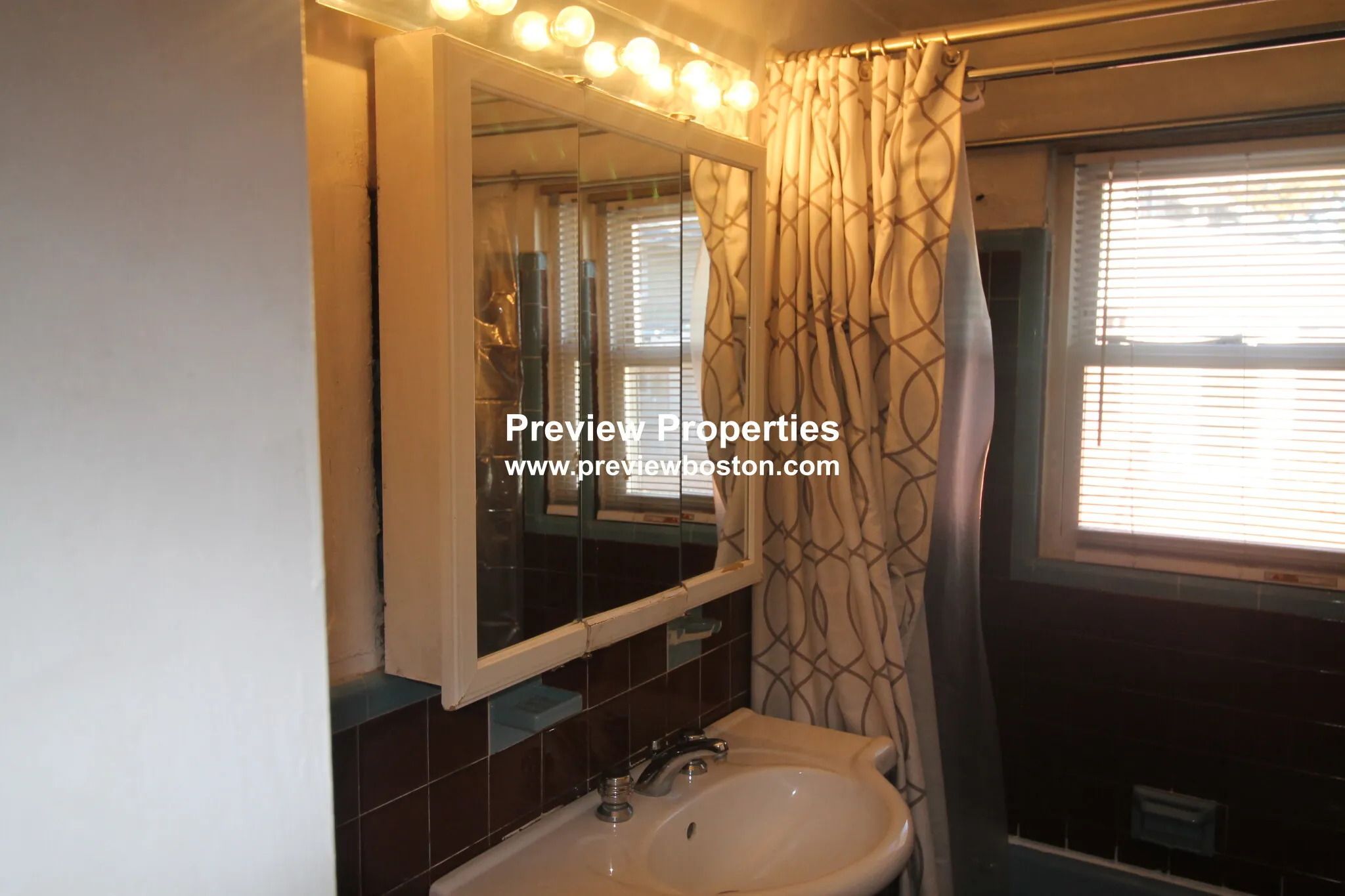 2 bed, 1 bath apartment for rent at 14 Caltha Rd Unit 1P, Oak Square — photo 27 of 33