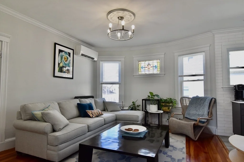 4 bed, 2 bath apartment for rent at 14 Castle Rock St Unit 14, Dorchester — photo 11 of 33