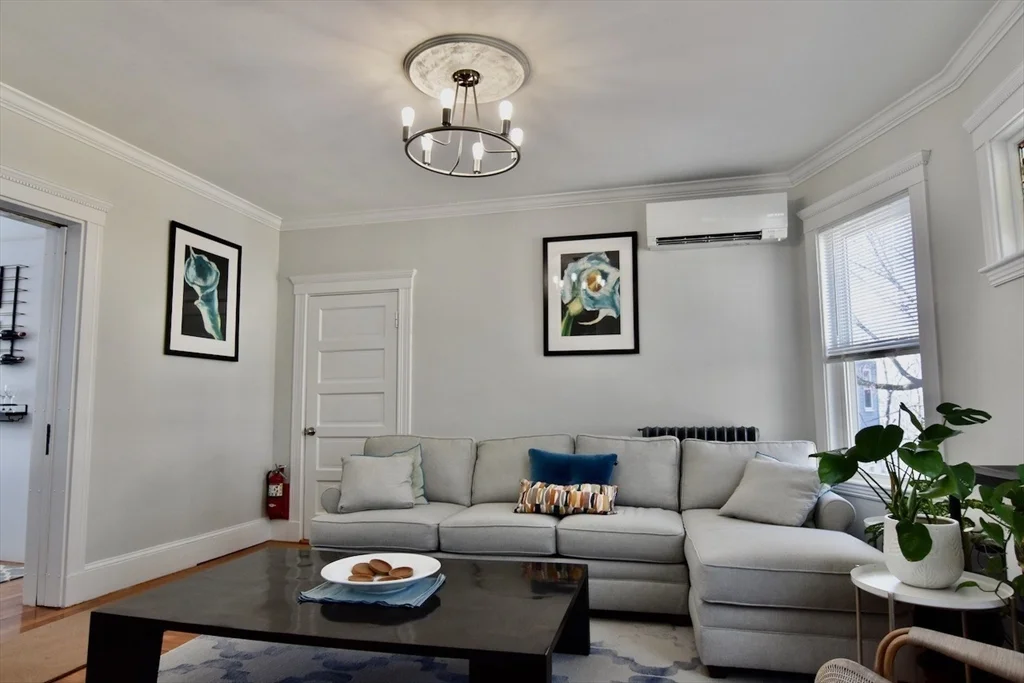4 bed, 2 bath apartment for rent at 14 Castle Rock St Unit 14, Dorchester — photo 10 of 33
