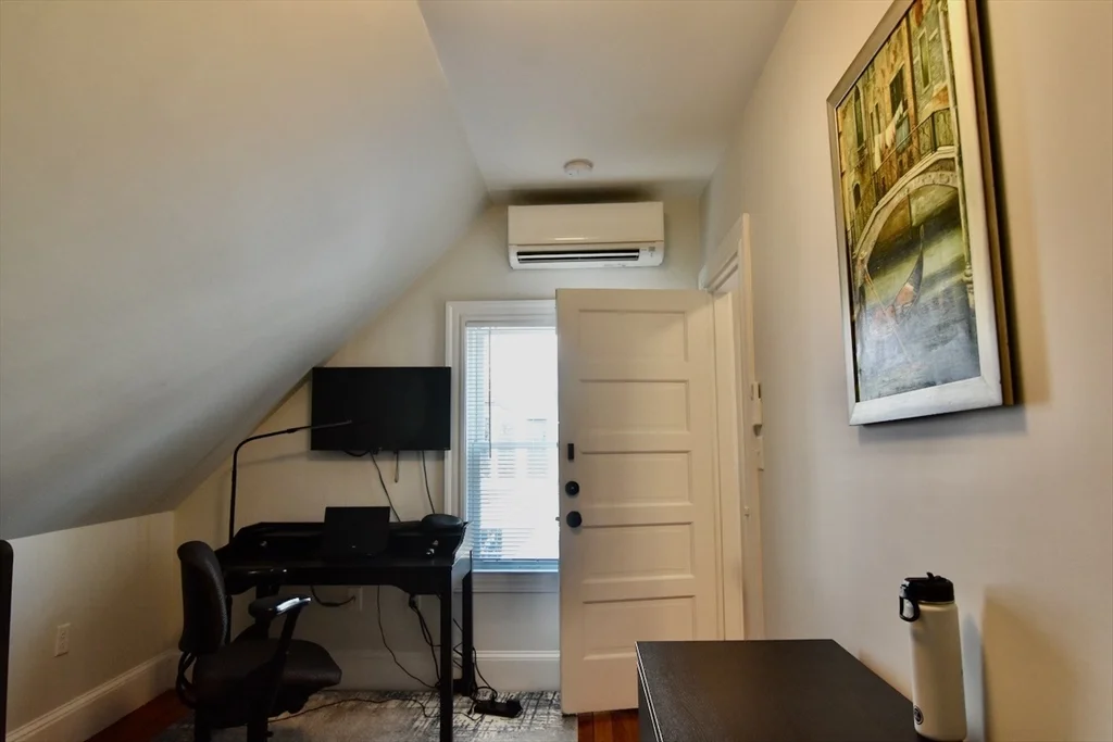 4 bed, 2 bath apartment for rent at 14 Castle Rock St Unit 14, Dorchester — photo 22 of 33