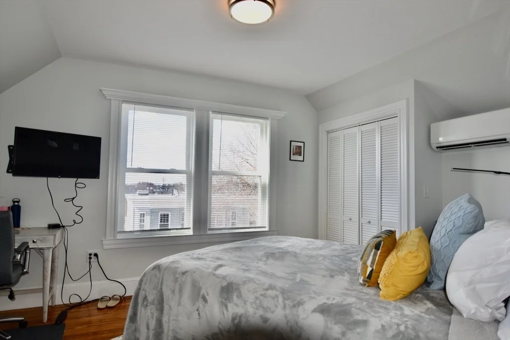 4 bed, 2 bath apartment for rent at 14 Castle Rock St Unit 14, Dorchester — photo 26 of 33