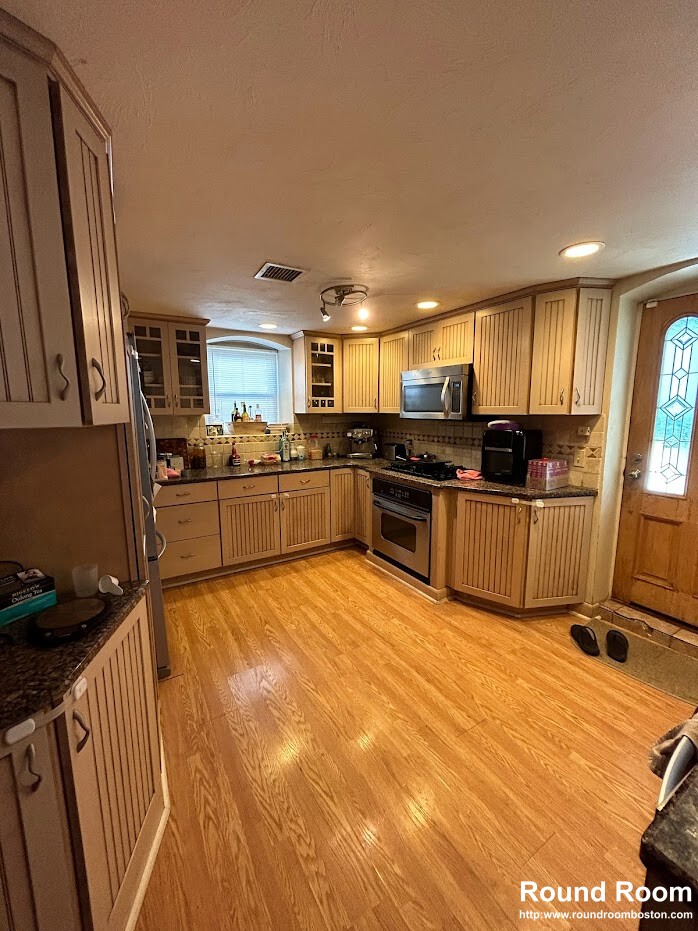 4 bed, 2 bath apartment for rent at 14 Cedarcrest Rd Unit 1, West Roxbury — photo 16 of 22