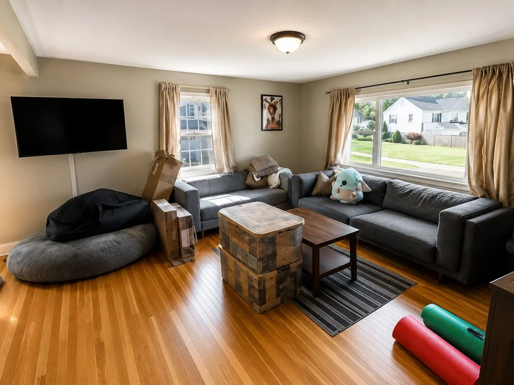 4 bed, 2 bath apartment for rent at 14 Cedarcrest, West Roxbury — photo 11 of 14