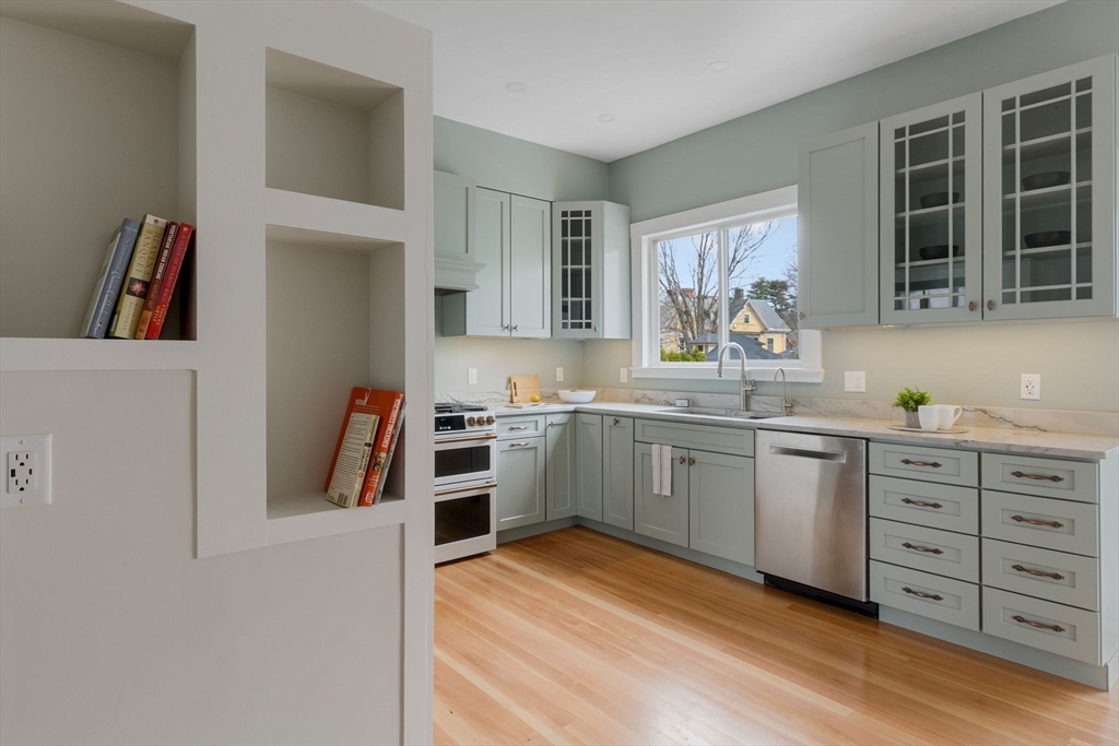 5 bed, 1 bath apartment for rent at 14 Center St Unit 3, Watertown — photo 5 of 18
