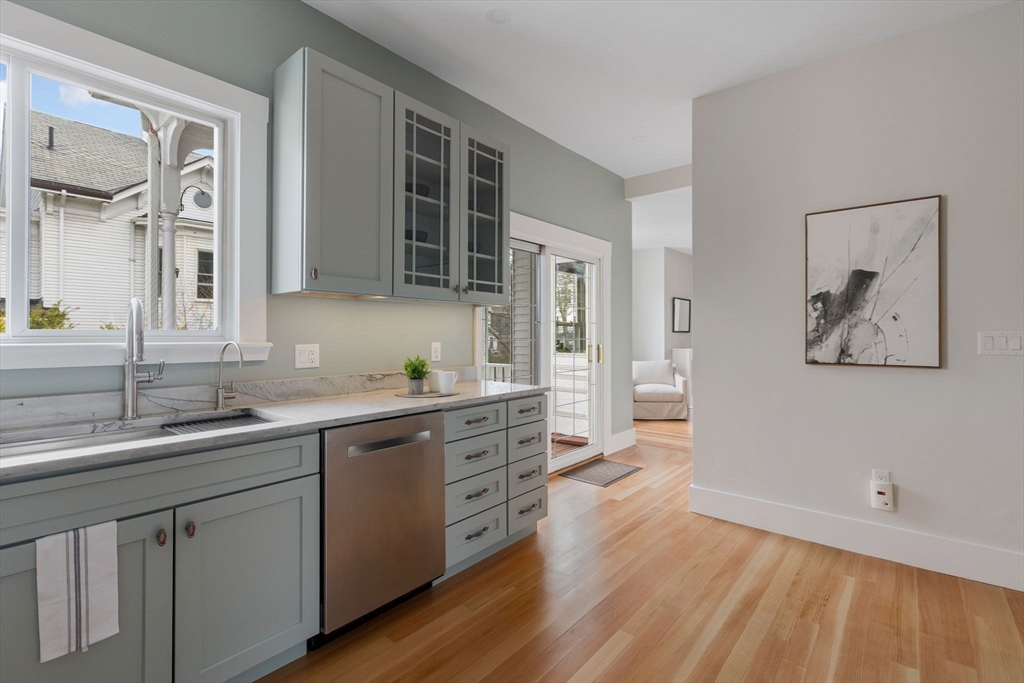 5 bed, 1 bath apartment for rent at 14 Center St Unit 3, Watertown — photo 4 of 18