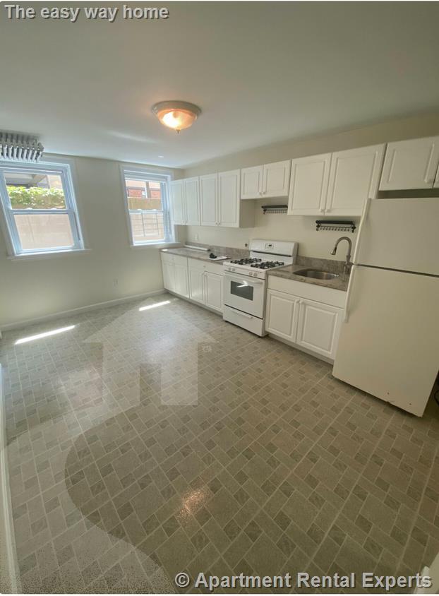 3 bed, 1 bath apartment for rent at 14 Centre St Unit 3, Central Square — photo 1 of 4