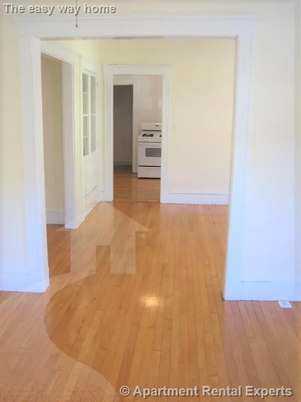 3 bed, 1 bath apartment for rent at 14 Centre St Unit 4, Central Square — photo 4 of 11