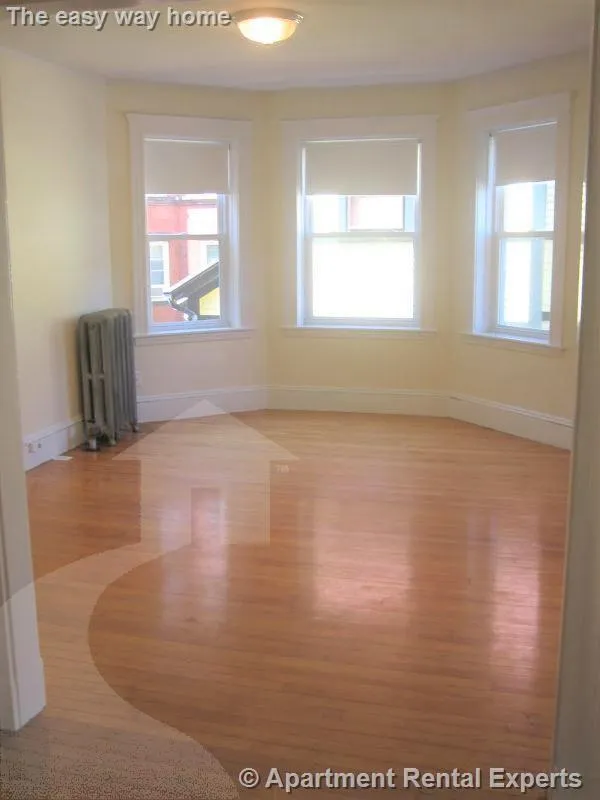 3 bed, 1 bath apartment for rent at 14 Centre St Unit 4, Central Square — photo 3 of 11