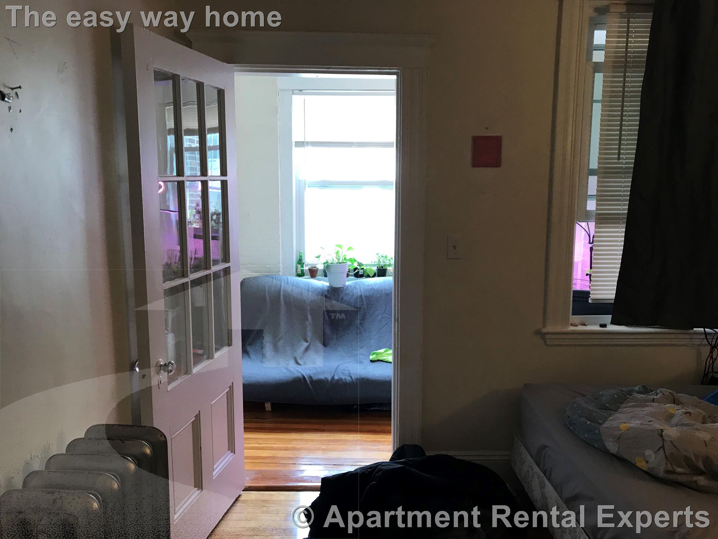 3 bed, 1 bath apartment for rent at 14 Centre St Unit 7, Central Square — photo 3 of 20