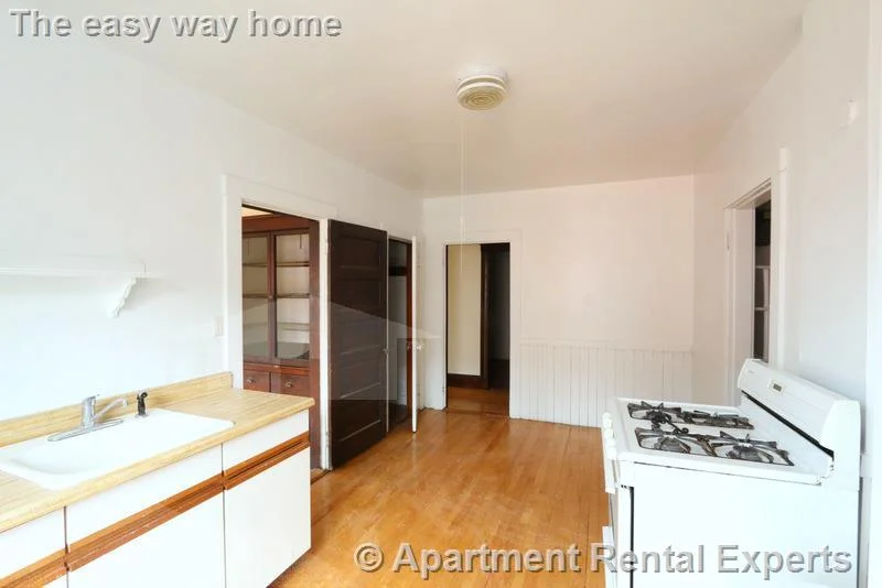 3 bed, 1 bath apartment for rent at 14 Centre St Unit 8, Central Square — photo 10 of 17