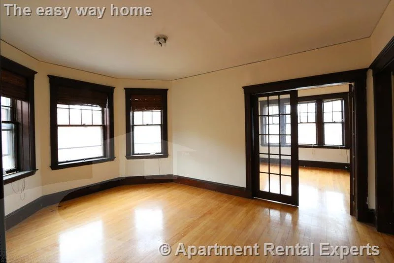 3 bed, 1 bath apartment for rent at 14 Centre St Unit 8, Central Square — photo 3 of 17