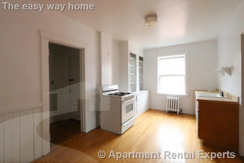 3 bed, 1 bath apartment for rent at 14 Centre St Unit 8, Central Square — photo 9 of 17