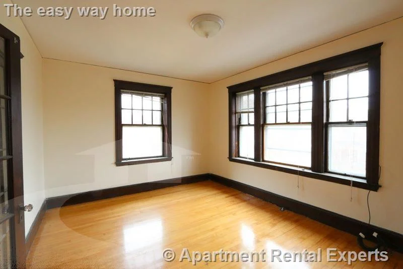 3 bed, 1 bath apartment for rent at 14 Centre St Unit 8, Central Square — photo 1 of 17