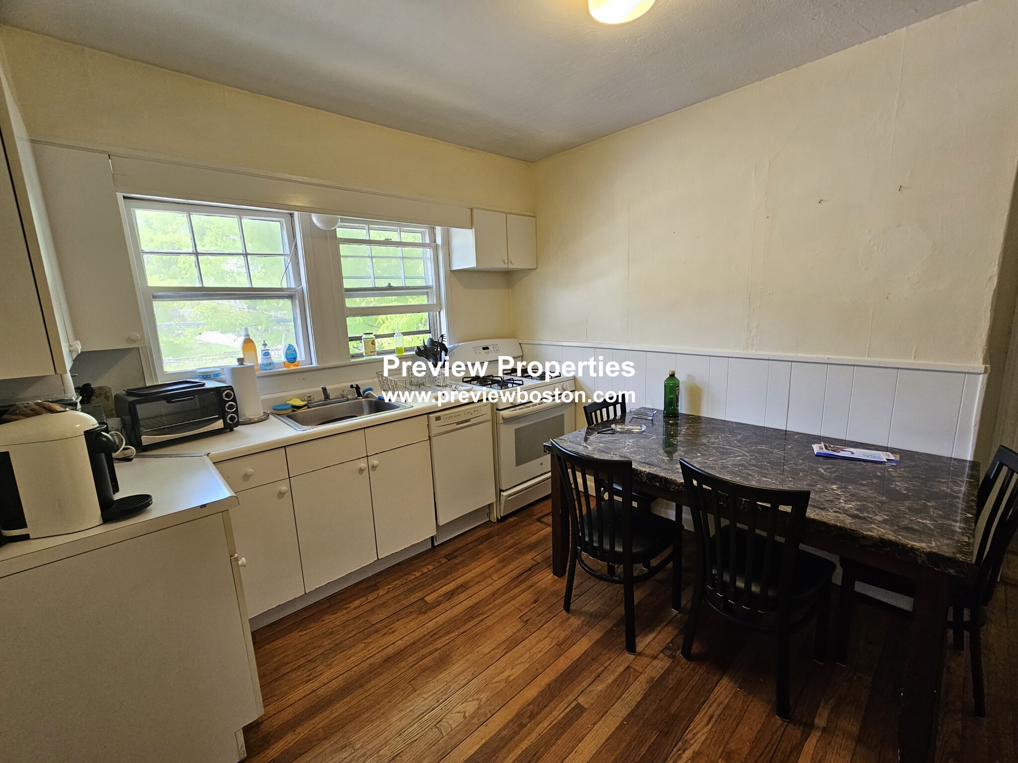 3.5 bed, 1 bath apartment for rent at 14 Champney St Unit 2, Brighton — photo 5 of 29