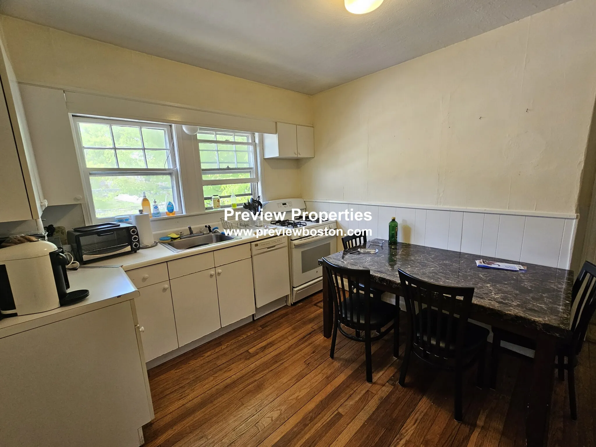 3.5 bed, 1 bath apartment for rent at 14 Champney St Unit 2P, Brighton — photo 5 of 29