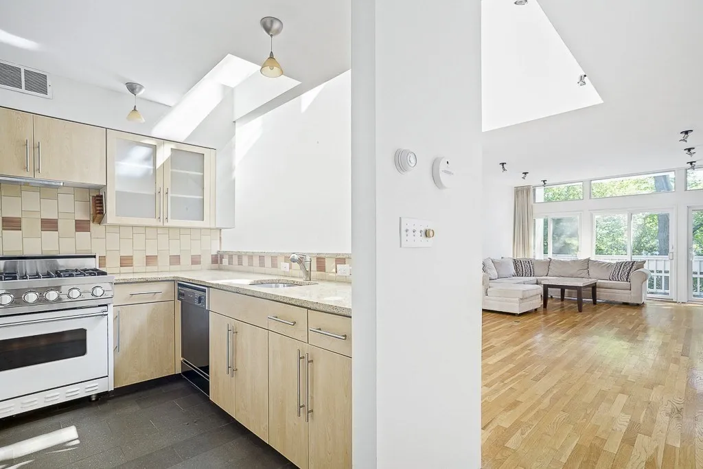 2 bed, 2 bath apartment for rent at 14 Chauncy St Unit 7, Harvard Square — photo 4 of 19